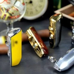 Cohiba® Sigarenaansteker - Sigarenboor - Sigaren - Sigaar - Cohiba Aansteker - Sigarenboor - Sigaren Accessoires - Sigarenknipper - Sigaar Aansteker - Cohiba - Incl. Luxe Geschenkdoos - Rood -Bbq Promotiewinkel 1200x1200 601