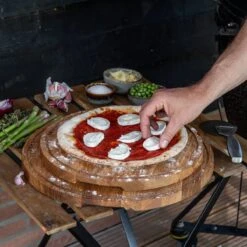 Boska Pizzaplank Friends L - BBQ Accessoires - Eikenhout - Handige Opvanggeul - Ø 34 Cm 30 Boska Pizzaplank Friends L - BBQ Accessoires - Eikenhout - Handige Opvanggeul - Ø 34 Cm -Bbq Promotiewinkel 1200x1200 637