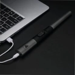 Oplaadbare Lange Elektrische Aansteker - Duurzame Plasma Aansteker – Luxe Aansteker - Inclusief Cadeauverpakking - BBQ – Kaarsen - Zwart -Bbq Promotiewinkel 1200x1200 761