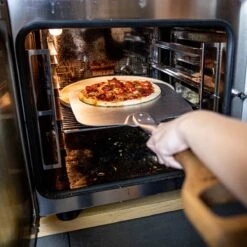 Boska Pizzasteen Deluxe - Voor Oven & BBQ - Knapperige Pizza's - Ø 29.5 Cm - BBQ Accessoires 31 Boska Pizzasteen Deluxe - Voor Oven & BBQ - Knapperige Pizza's - Ø 29.5 Cm - BBQ Accessoires -Bbq Promotiewinkel 1200x1200 793