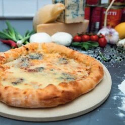 Boska Pizzasteen Deluxe - Voor Oven & BBQ - Knapperige Pizza's - Ø 29.5 Cm - BBQ Accessoires 37 Boska Pizzasteen Deluxe - Voor Oven & BBQ - Knapperige Pizza's - Ø 29.5 Cm - BBQ Accessoires -Bbq Promotiewinkel 1200x1200 797