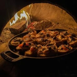 Valhal Outdoor Skillet / Plancha / Koekenpan - Gietijzer - Diameter 35cm, Twee Handvatten, VH35F -Bbq Promotiewinkel 1200x1200 801