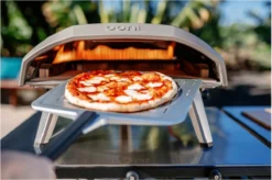 Ooni Koda Gas-Powered Outdoor Pizza Oven 24 Ooni Koda Gas-Powered Outdoor Pizza Oven -Bbq Promotiewinkel 1200x799 3