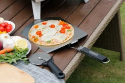 Bighorn Pizzaschep Voor BBQ En Oven-Inklapbare Handgreep -Pizzasnijder- Edelstaal -geschikt Als Broodschep En Ovenschep - SRPT01 -Bbq Promotiewinkel 1200x800 48