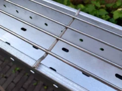 Spiedini Saté-bbq Bali 80 - Saté Houtskoolbarbecue Met Horizontaal Rooster - 80 Cm Lang, 11 Cm Breed - Materiaal: Gealuminiseerd Ijzer -Bbq Promotiewinkel 1200x899 6