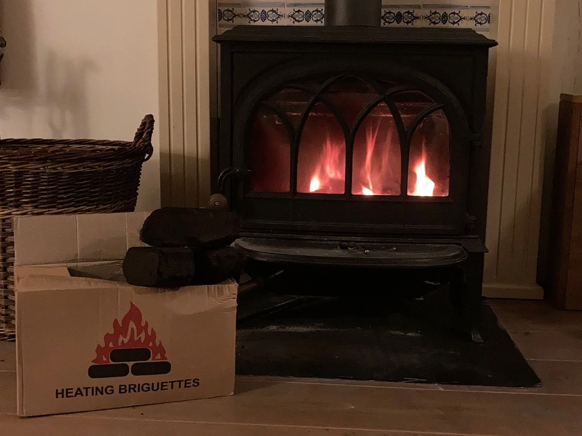 Merkloos Turfbriketten - Turfblokken- Turf - 1x14 Stuks - Haardhout - Kachel - Openhaard - 14 Kg 3 Merkloos Turfbriketten - Turfblokken- Turf - 1x14 Stuks - Haardhout - Kachel - Openhaard - 14 Kg - Afbeelding 3