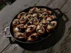 Valhal Outdoor Skillet / Plancha / Koekenpan - Gietijzer - Diameter 35cm, Twee Handvatten, VH35F -Bbq Promotiewinkel 1200x900 42