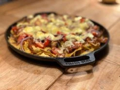 Valhal Outdoor Skillet / Plancha / Koekenpan - Gietijzer - Diameter 35cm, Twee Handvatten, VH35F -Bbq Promotiewinkel 1200x900 44