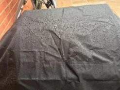 COVER UP HOC RED Label BBQ Hoes 145x61x117 Cm Waterdichte Barbecue Hoes / Afdekhoes Bbq / Met Trekkoord, Bbq Hoes, Bbq Hoes Waterdicht, Bbq Beschermhoes Zwart -Bbq Promotiewinkel 1200x902 6