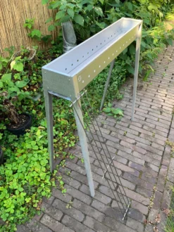 Spiedini Saté-bbq Bali 80 - Saté Houtskoolbarbecue Met Horizontaal Rooster - 80 Cm Lang, 11 Cm Breed - Materiaal: Gealuminiseerd Ijzer -Bbq Promotiewinkel 899x1200 1