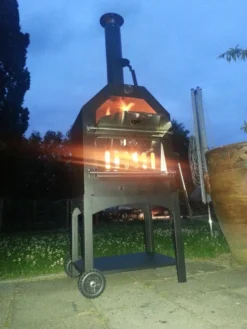 Merkloos MaxxGarden Pizza Oven - Smoker Barbecue Houtskool 45 X 65 X 158cm -Bbq Promotiewinkel 900x1200 6